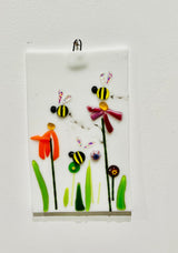 Flower and bee decorative hanger - Studio Shards