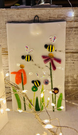Flower and bee decorative hanger - Studio Shards