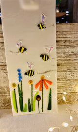 Flower and bee decorative hanger - Studio Shards